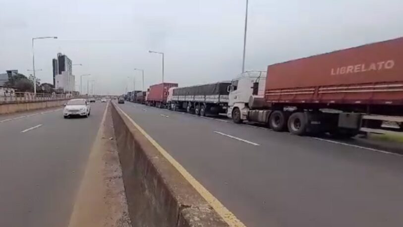 protesta-de-camioneros-en-acceso-al-puente-internacional-por-demoras