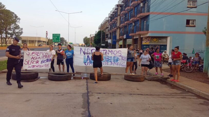 periodismo-ciudadano:-protesta-de-familias-del-bo-estepa-por-falta-de-agua