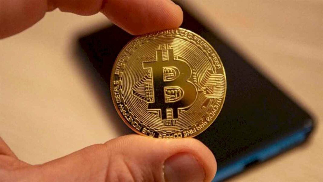 el-bitcoin-se-aleja-de-sus-maximos-historicos-y-cotiza-por-debajo-de-los-u$s64.000