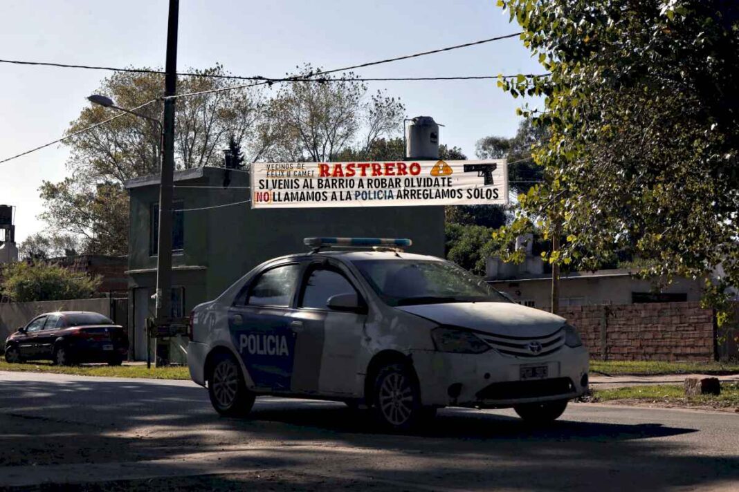 pasacalles-con-advertencias.-cansados-de-la-reiteracion-de-robos,-vecinos-alertaron-que-se-enfrentaran-con-ladrones-para-defender-su-barrio