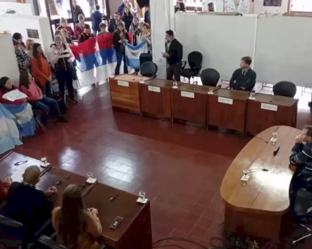 obera:-no-hubo-sesion-y-los-docentes-fueron-atendidos-por-concejales