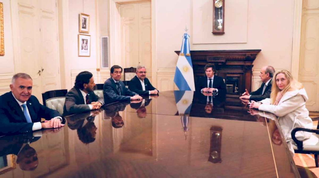 tras-relanzar-el-pacto-de-mayo,-milei-recibio-a-cuatro-gobernadores-en-la-casa-rosada