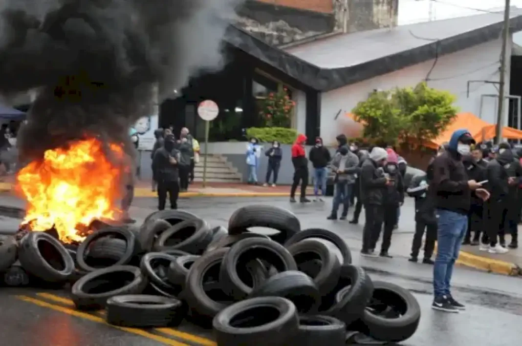 la-justicia-ordeno-la-detencion-de-policias-vinculados-a-la-organizacion-de-un-levantamiento