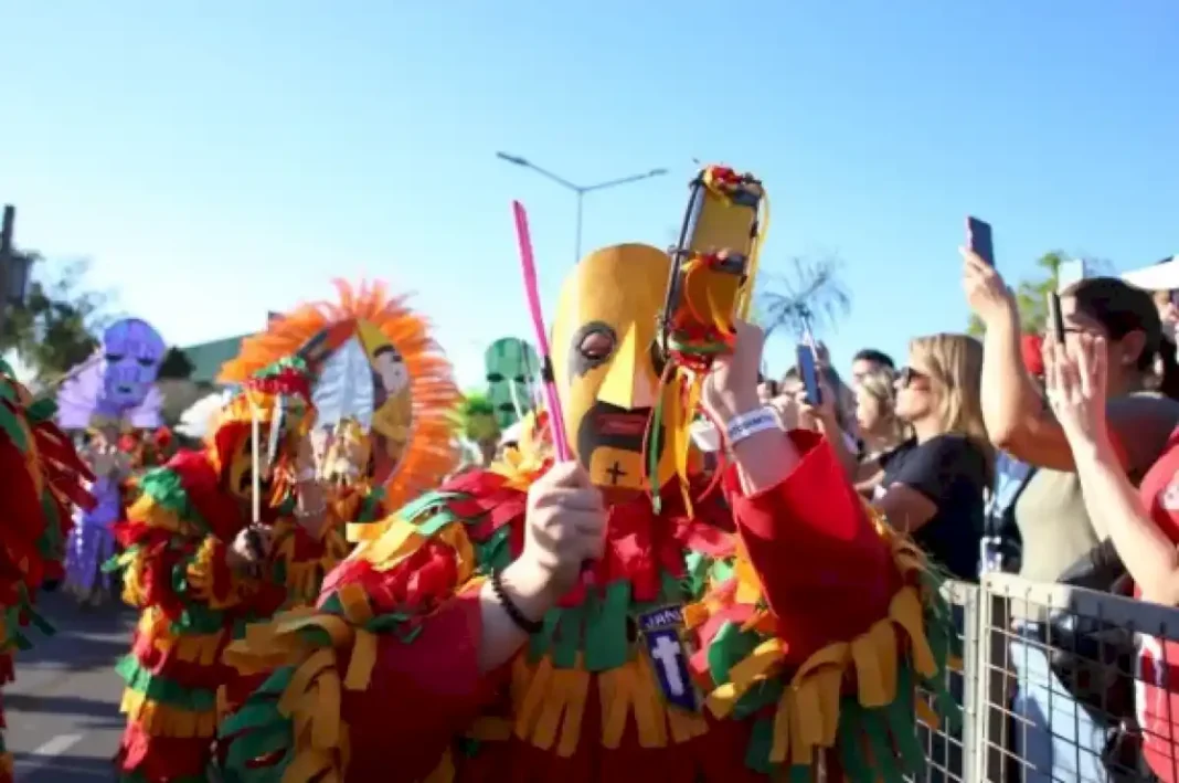 estudiantina-2024:-el-ritmo,-el-baile-y-la-alegria-ya-invade-nuevamente-costanera