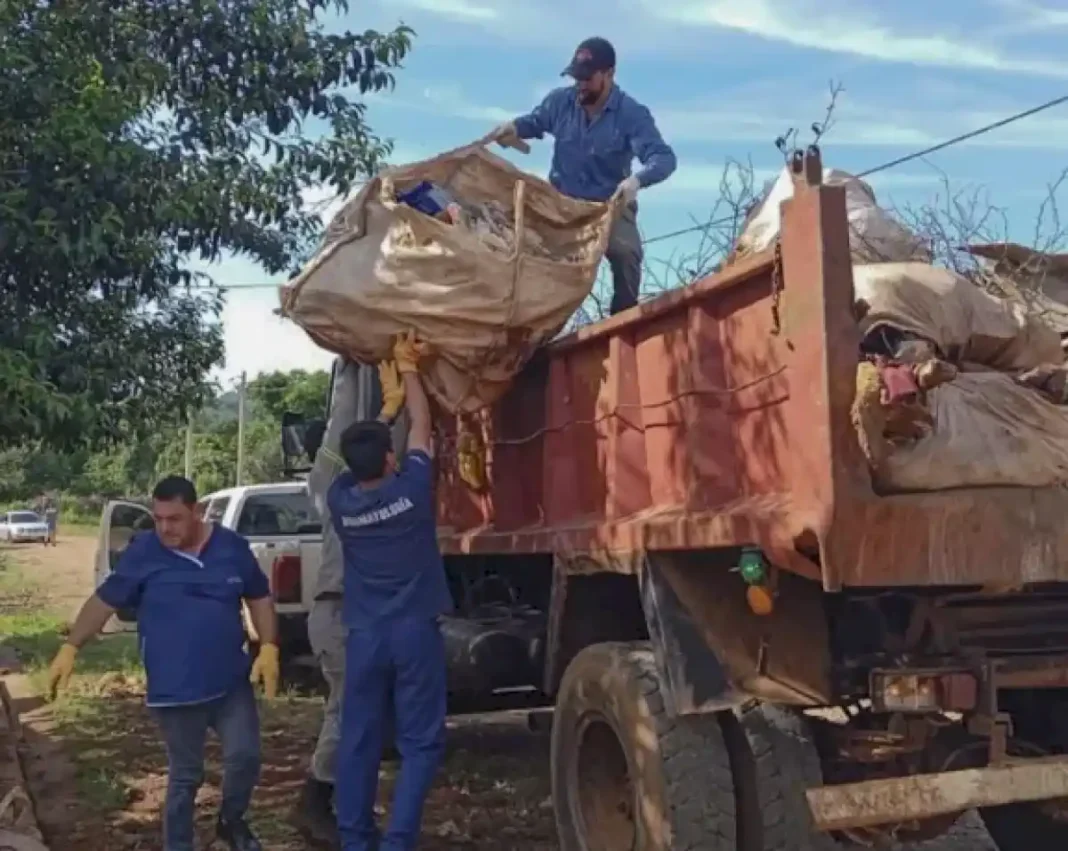 se-refuerzan-las-tareas-de-descacharrizacion-en-los-barrios-de-san-vicente