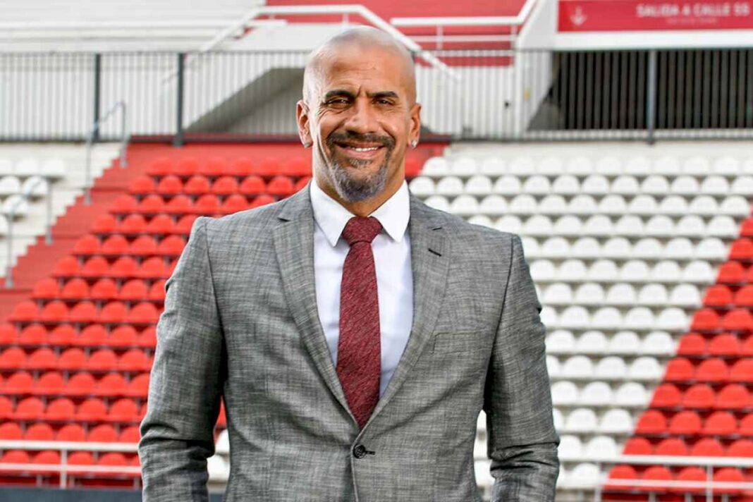 veron,-de-la-cancha-al-despacho-y-del-despacho-al-papel