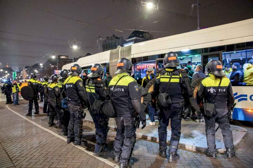 heridos-y-mas-de-60-detenidos-por-enfrentamientos-entre-hinchas-israelies-y-manifestantes-contra-la-guerra-en-gaza