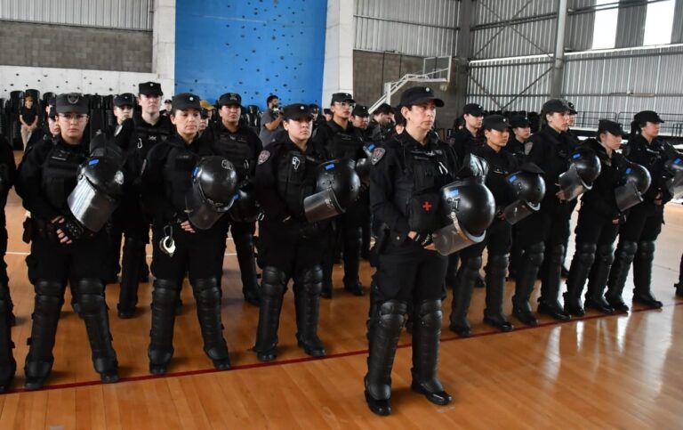 El Gobierno de la Ciudad creó un cuerpo especial de policías mujeres para manifestaciones
