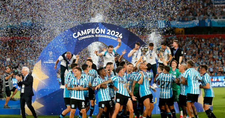 El plantel de Racing vuelve a la Argentina tras ganar la Copa Sudamericana y se espera una celebración histórica