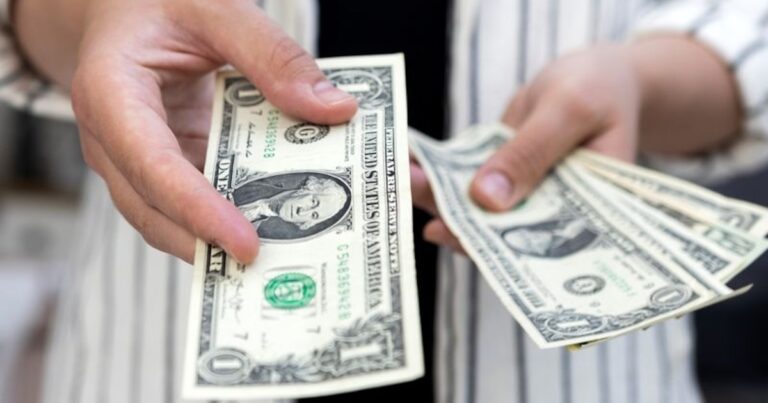 Precio del dólar tuvo mínimo retroceso al cierre de hoy 27 de noviembre en México