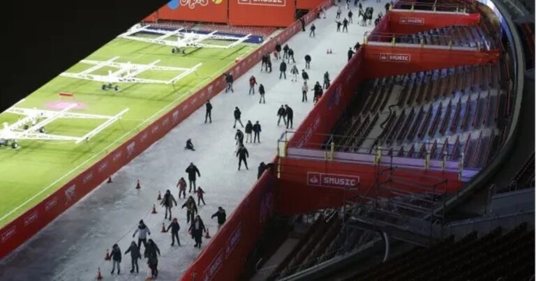 La cancha del Atlético de Madrid se transformó en una pista de hielo