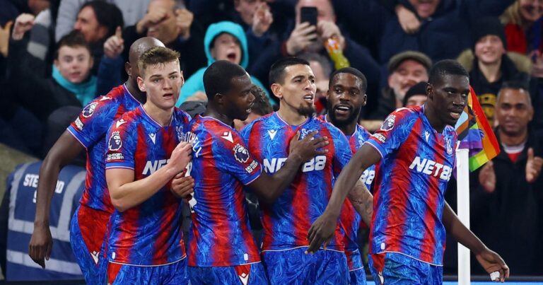 Entrenador del Crystal Palace se mostró feliz por el primer gol de Daniel Muñoz: Él siempre está ahí