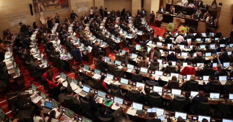 Así reaccionó el país político al hundimiento de la reforma tributaria: El Congreso de Colombia es un circo