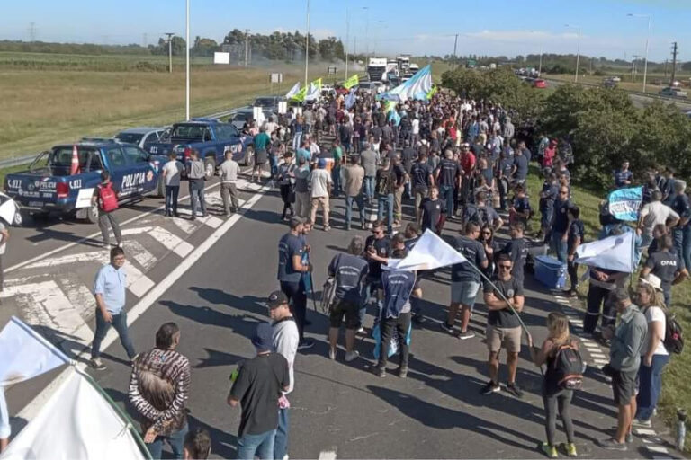 Acindar suspendió a 700 trabajadores y 400 contratistas