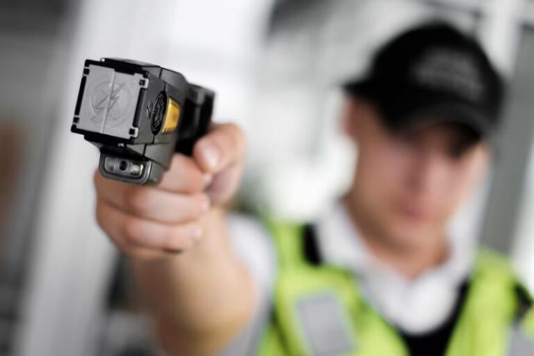 Mendoza habilita el uso de pistolas Taser en seguridad privada