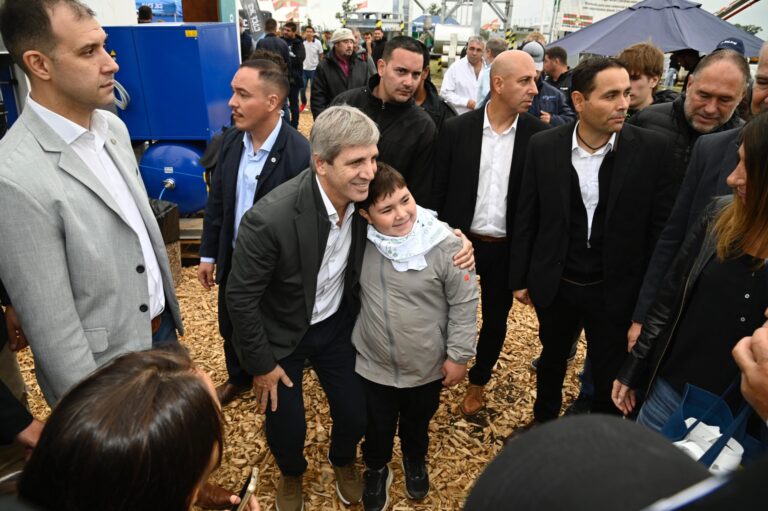 El mundo tiene problemas y nosotros estamos bien: Luis Caputo pasó por Expoagro y ratificó el rumbo del Gobierno