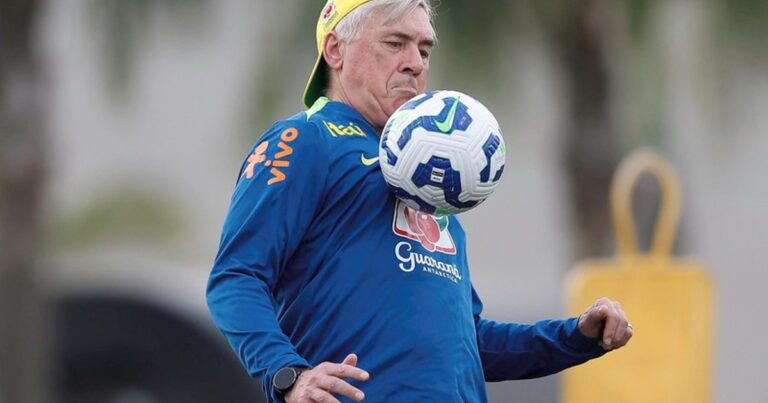 En Brasil, Ancelotti volvió a ser jugador por un rato: cómo jugaba Carlo?