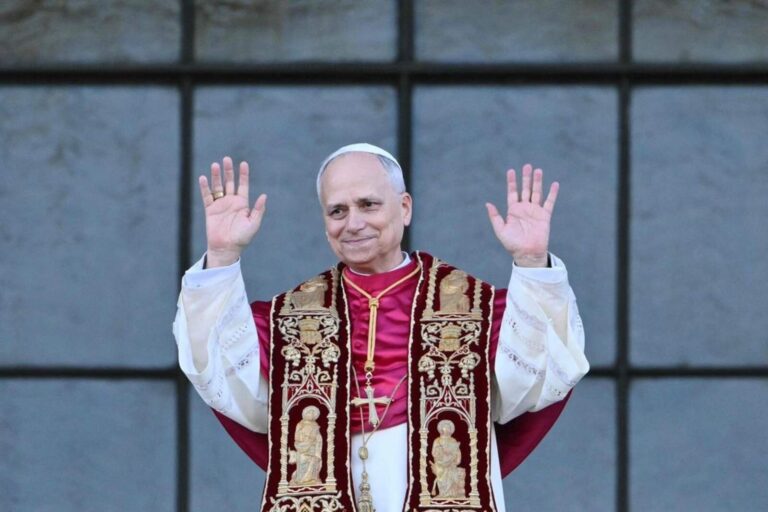 El Papa León XIV retoma las tradiciones y revive los símbolos del papado