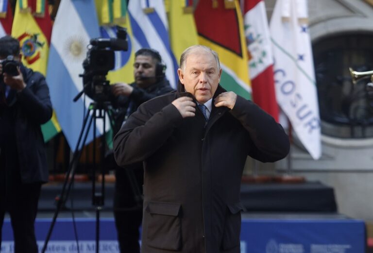 Cancillería negocia para que Trump exceptúe productos del arancel, pero está duro con el acero y el aluminio