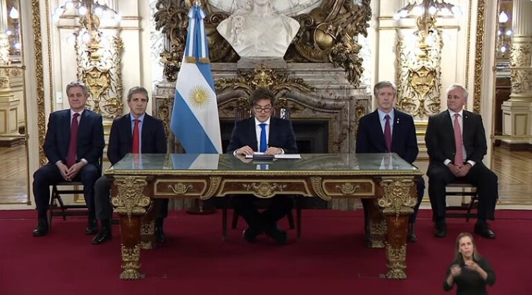 Tras perder en Diputados, Milei busca frenar aumentos a jubilaciones, discapacidad y salud