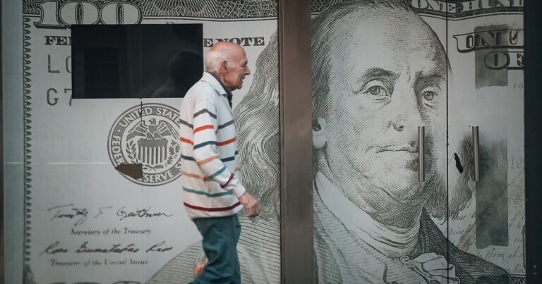 El dólar vuelve a subir después de doce jornadas seguidas a la baja y el mayorista cierra en $ 1.301