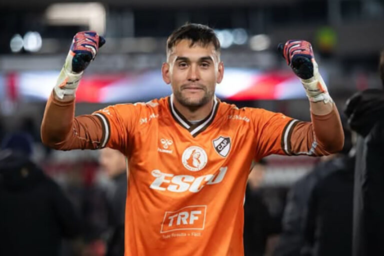 Platense: Cozzani fue presentado en el Al-Kholood