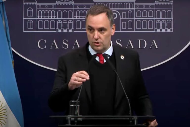 El mensaje de Manuel Adorni sobre los supuestos audios de Karina Milei