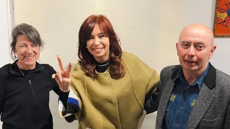 Con mensaje de campaña, Máximo Kirchner difundió una foto inédita de Cristina Kirchner junto al Indio Solari
