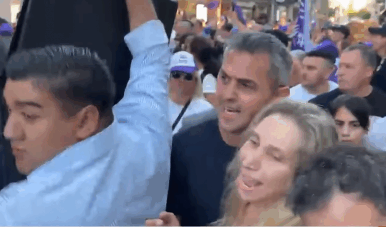 Ahora Karina y Menem se escaparon de un acto en Corrientes mientras Iñaki patoteó a los periodistas