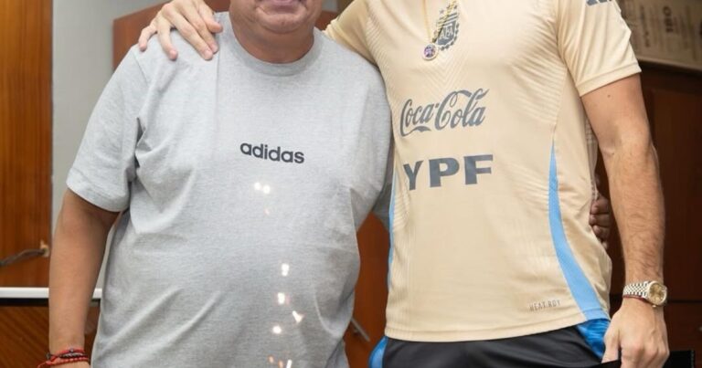 El sentido mensaje de Dibu Martínez a Chiqui Tapia