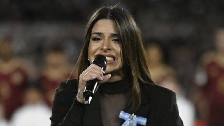 Quién es Euge Quevedo, la cantante que emocionó a todos con su interpretación del Himno Nacional