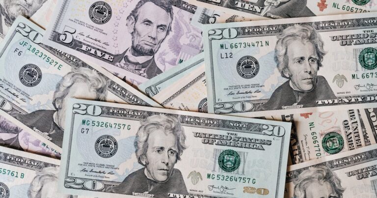 Dólar hoy y dólar blue, EN VIVO: a cuánto cotizó el oficial y cuál fue el precio del paralelo este viernes 5 de septiembre, minuto a minuto