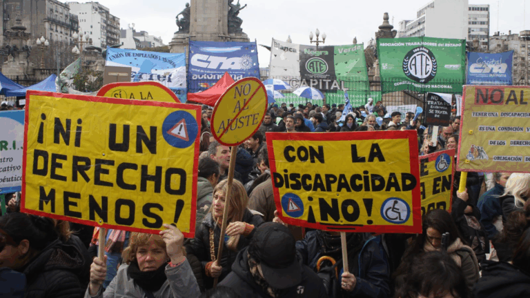 El Gobierno promulgará la ley de discapacidad, pero todavía no la aplicará