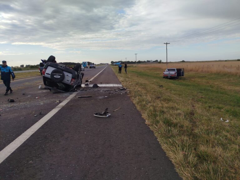Choque frontal entre dos camionetas en la ruta 2 en el comienzo de Carnaval: murió un joven de 20 años