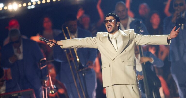 Bad Bunny maradoniano: se sumó a «el que no salta es un inglés» en su segundo show en River