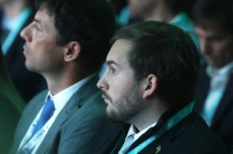 El equipo económico aprovechó el cierre de Fate para pedir que aprueben la reforma laboral