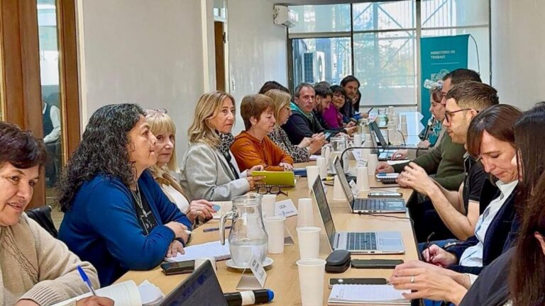 La provincia de Buenos Aires recibe hoy a estatales y docentes y advierte: «Hicimos la mejor paritaria de la Argentina»