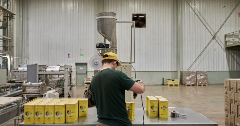 «Paramos hasta nuevo aviso»: se paralizaron los envíos de yerba a los principales mercados por el conflicto bélico en Medio Oriente