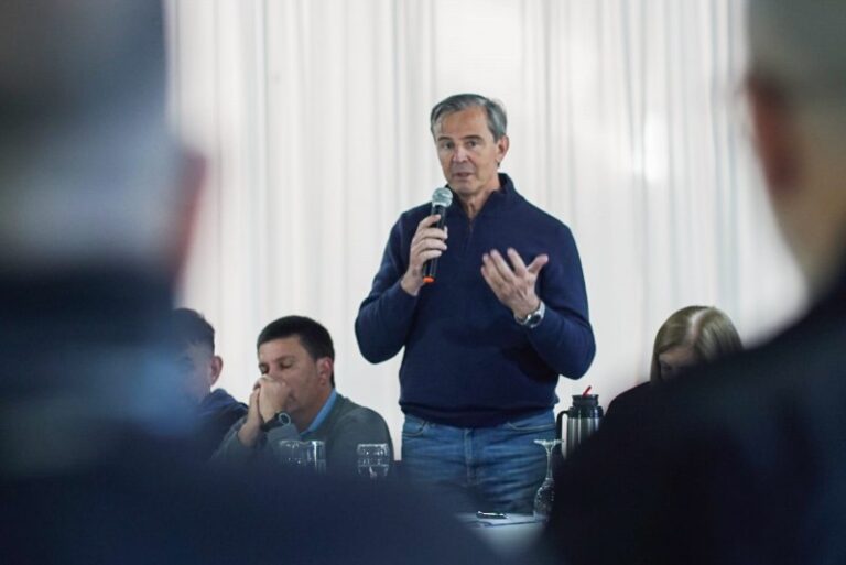 Un hijo de Bahl echado por ñoqui metió un amparo para que lo reincorporen