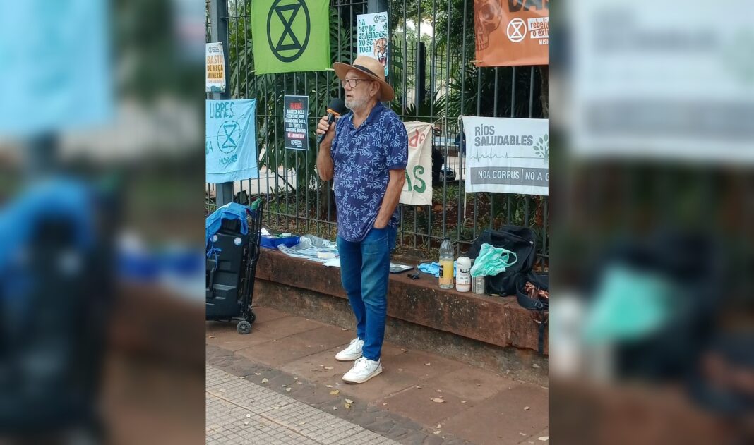 Ambientalista Eduardo Luján hablando sobre la represa de Corpus