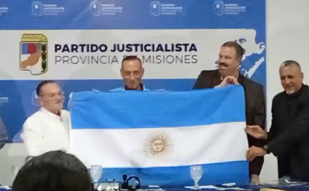 Christian Humada asumiendo como presidente del PJ Misiones en la sede partidaria