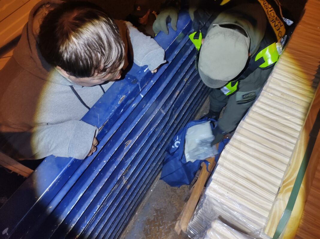 Camión de fletes en control de Gendarmería en El Arco, Posadas